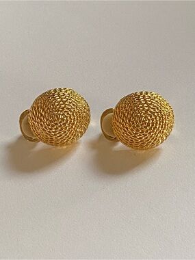 Vintage 80s Gold Tone Coiled Rope Dome Clip On Earrings - Retro Button Style
